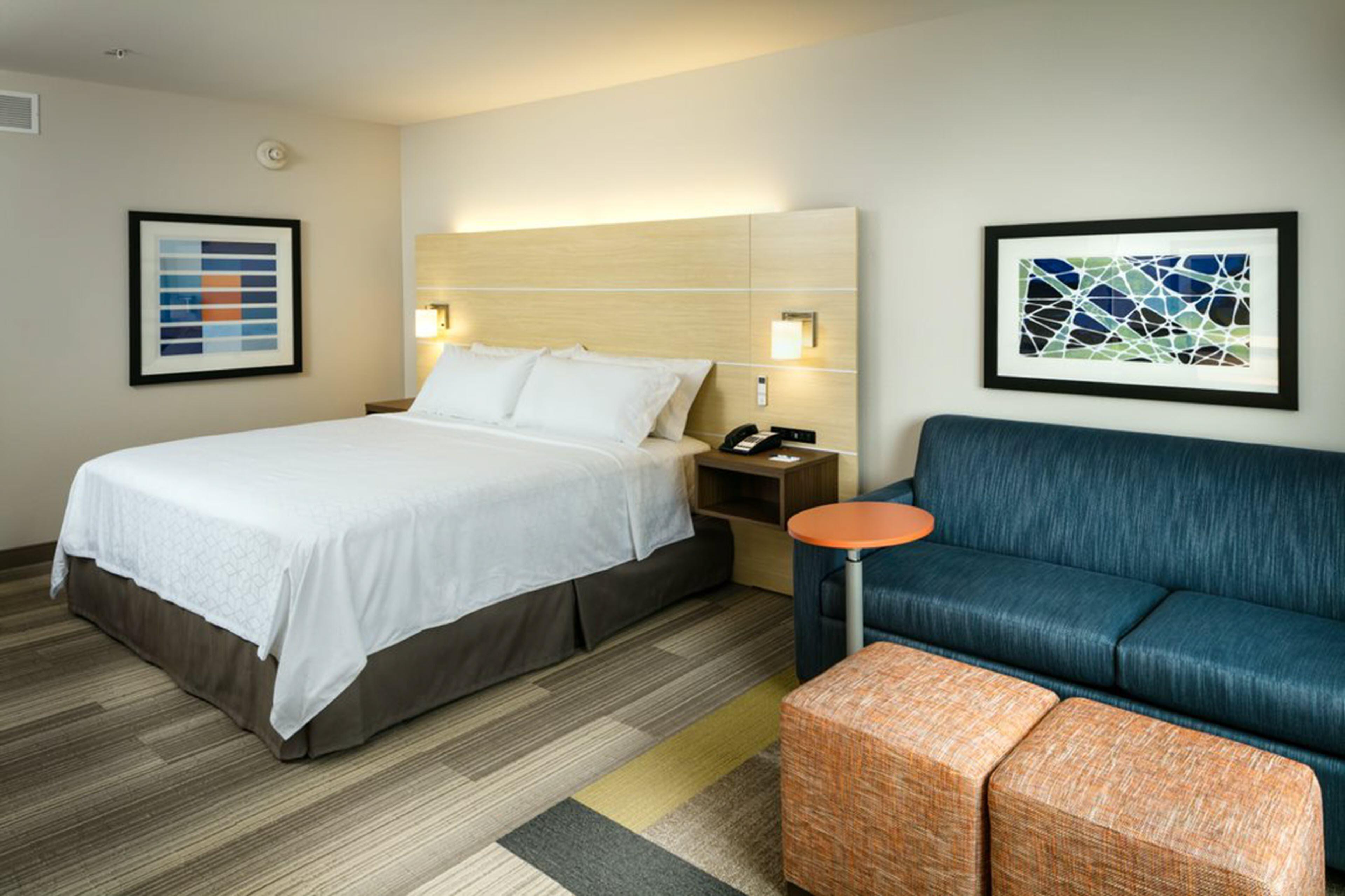 Holiday Inn Express & Suites - Medford By Ihg Exterior photo
